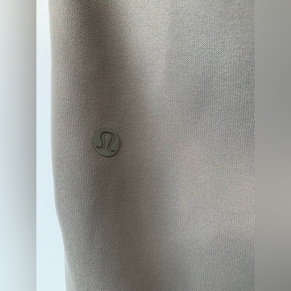 LULULEMON with Elastic Waistband and Relaxed Fit - Picture 4 of 4